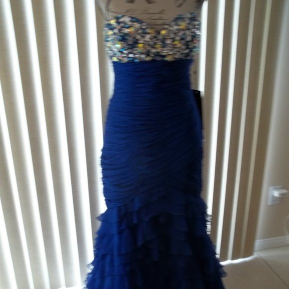 *FINAL PRICE* Stunning Blue Strapless Embellished Formal Gown 8 - Picture 3 of 8